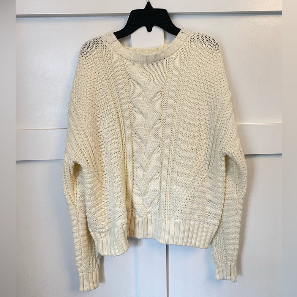 Moon & Madison large cable knit sweater cream EUC